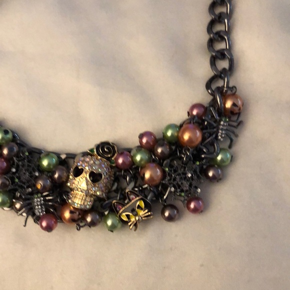 Betsey Johnson Gun Metal Tone Curb Link Bib Necklace Halloween Charms NWT - Picture 14 of 16